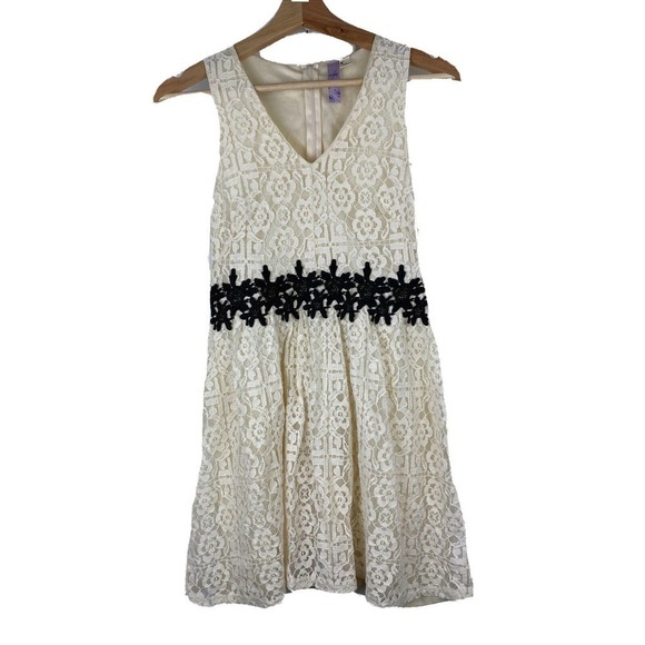 Alga Size S Cream Floral Lace Overlay Skater Dres - Picture 1 of 5